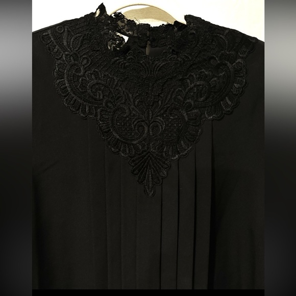 Vintage Liz Baker Essentials Black Women's Blouse with Lace Detail 80s/90s XL - Picture 3 of 16